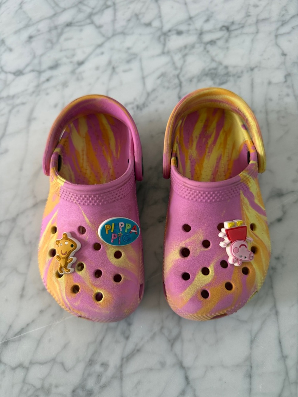CROCS Kids Pink Clog Sz 9 Peppa Pig Jibbitz Charms